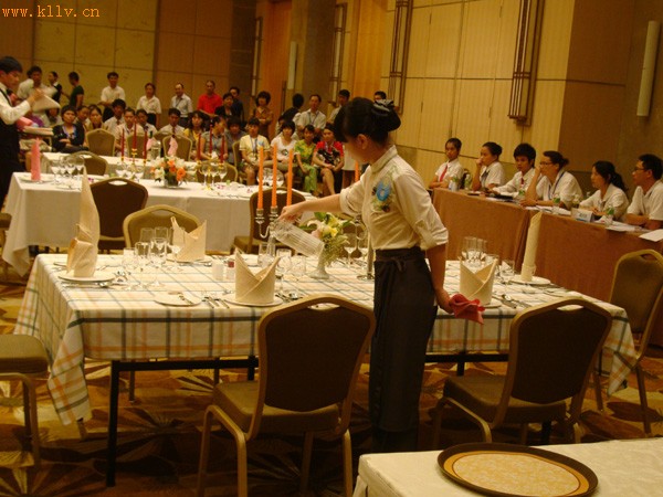 海南:举办2010年“春光杯”旅游饭店服务技能大赛